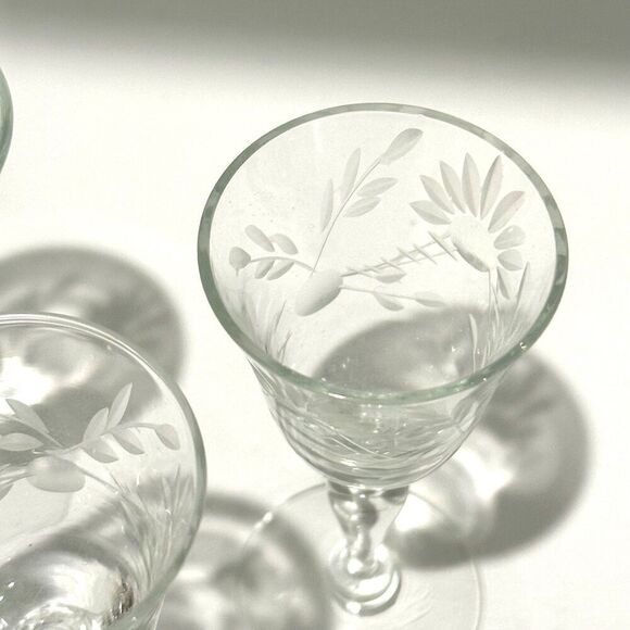 🩷3/$15🩷 Set of 4 Vintage Cordials - 1940's Etched with Flowers and Leaves - Picture 8 of 8